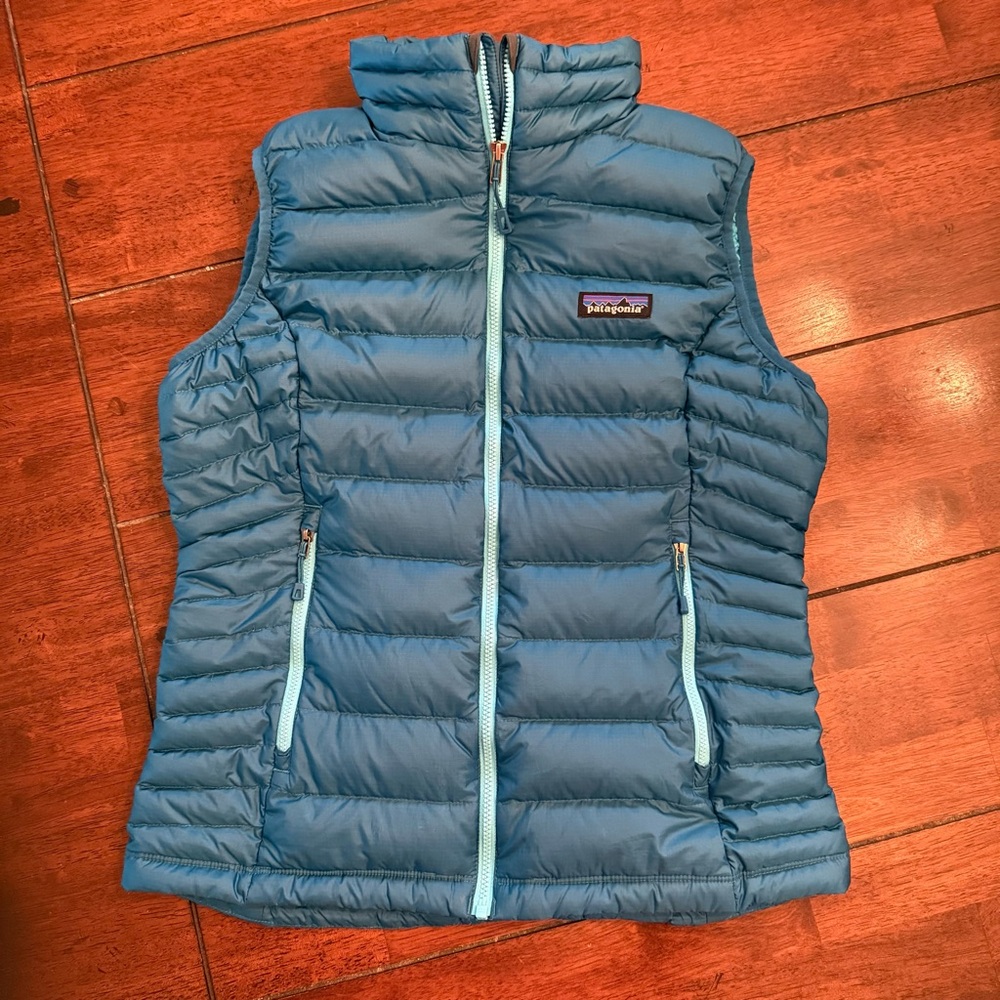 Patagonia Women’s turquoise Down Puffer style Sweater Vest